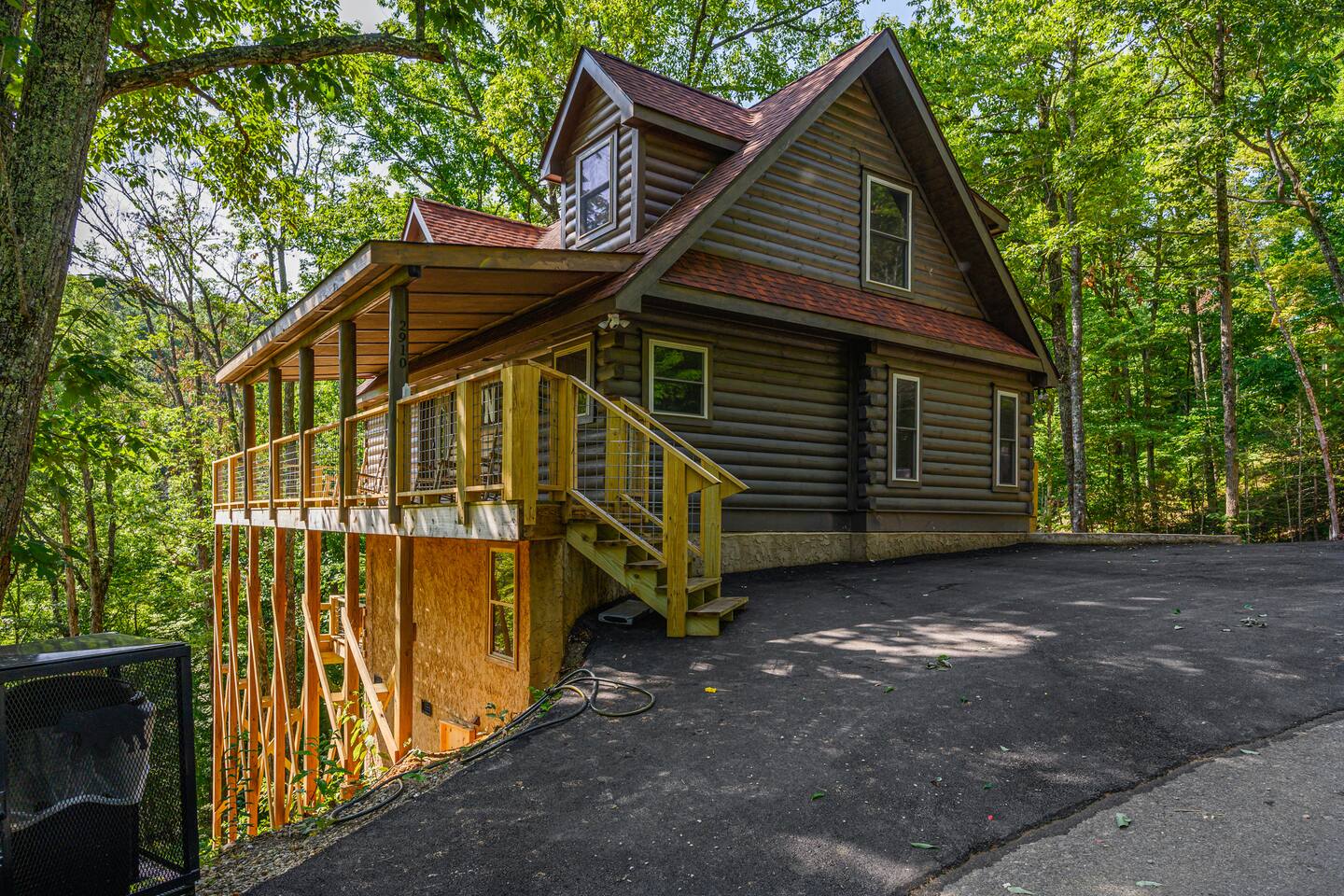 “Mountain Iris” Views! Hot Tub/Games/Dog-Friendly