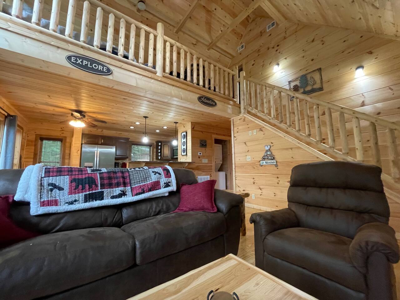 “Mountain Iris” Views! Hot Tub/Games/Dog-Friendly