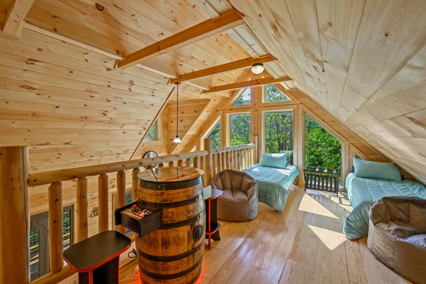 “Mountain Iris” Views! Hot Tub/Games/Dog-Friendly