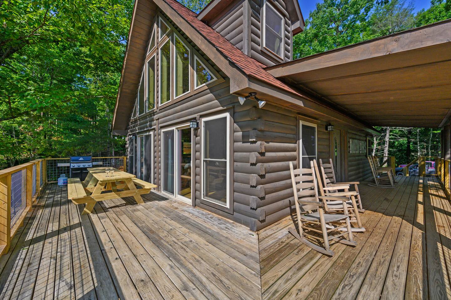 “Mountain Iris” Views! Hot Tub/Games/Dog-Friendly