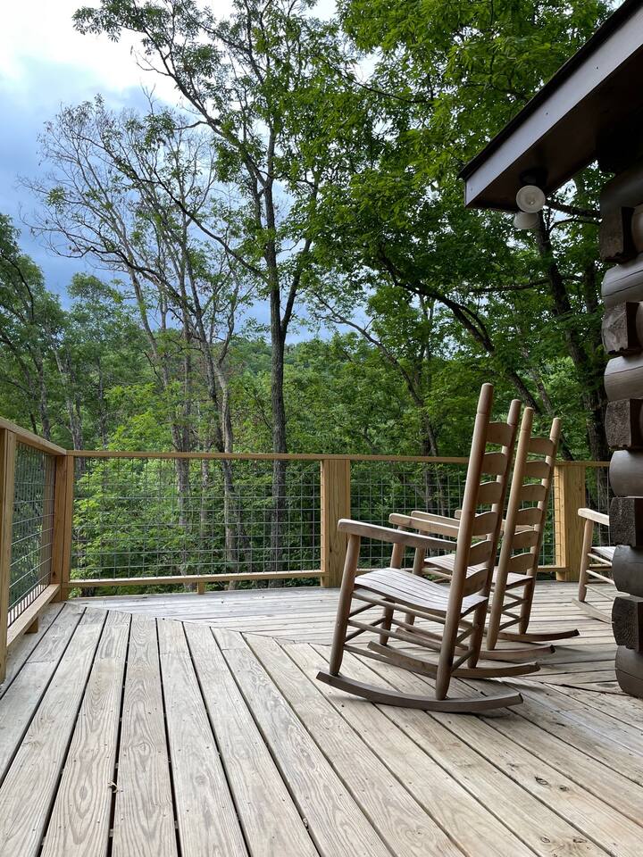 “Mountain Iris” Views! Hot Tub/Games/Dog-Friendly