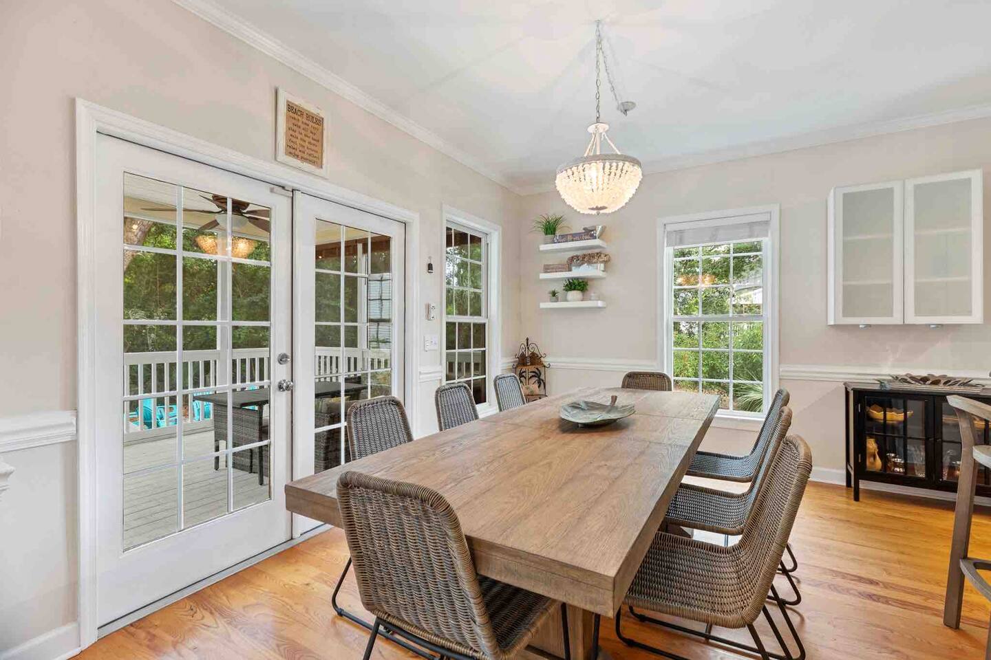 Folly Beach Home: Walk Everywhere - Happy Ours