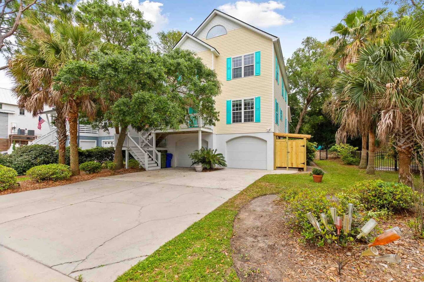 Folly Beach Home: Walk Everywhere - Happy Ours