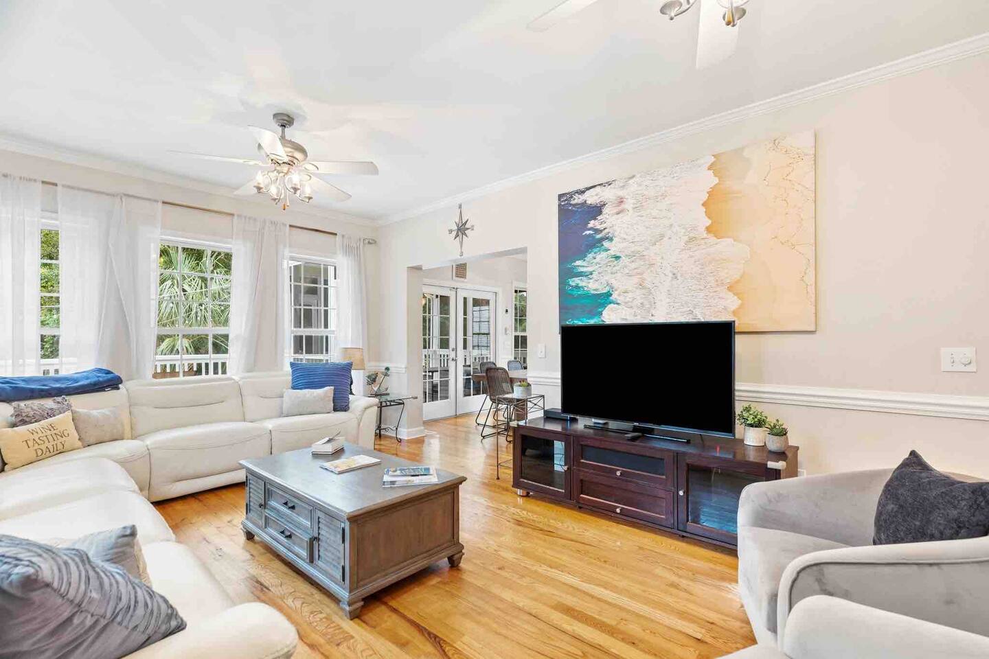 Folly Beach Home: Walk Everywhere - Happy Ours