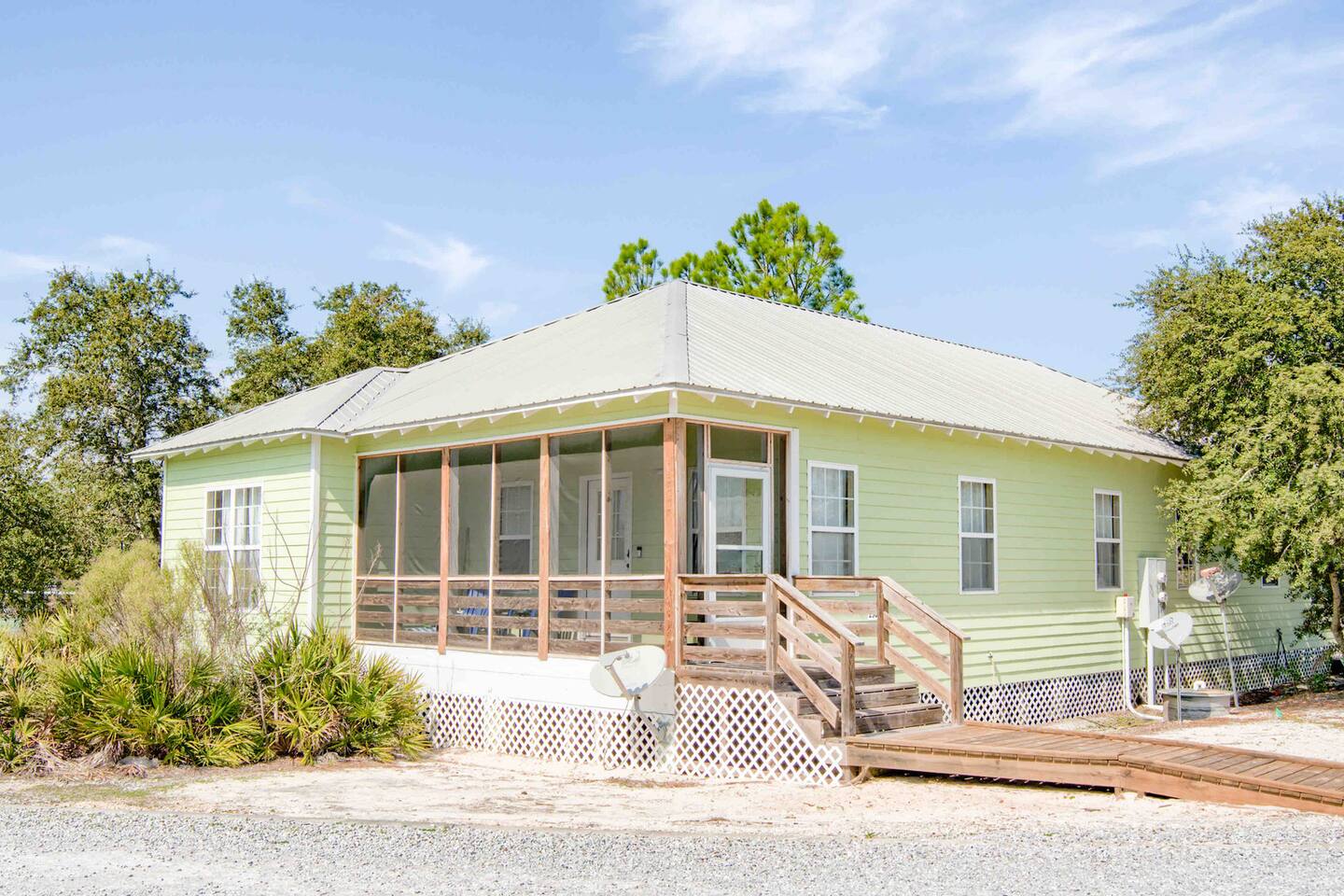 Poolside, Tennis, King Suites - Hannah's Hideaway