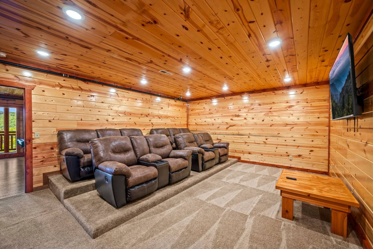Smoky Mtn Cabin with Pool, Theater and 6 Suites