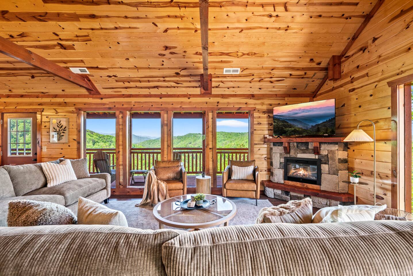 Smoky Mtn Cabin with Pool, Theater and 6 Suites