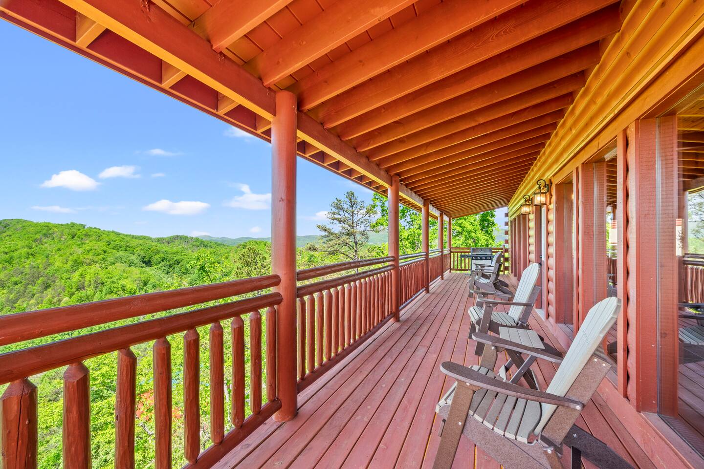 Smoky Mtn Cabin with Pool, Theater and 6 Suites