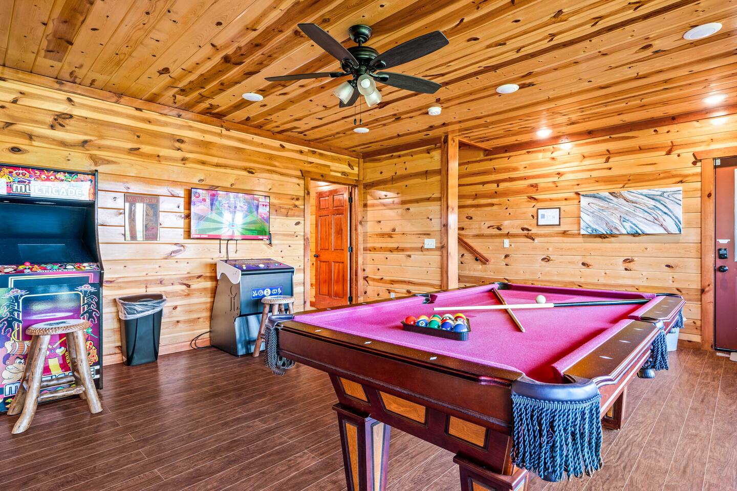 Smoky Mtn Cabin with Pool, Theater and 6 Suites