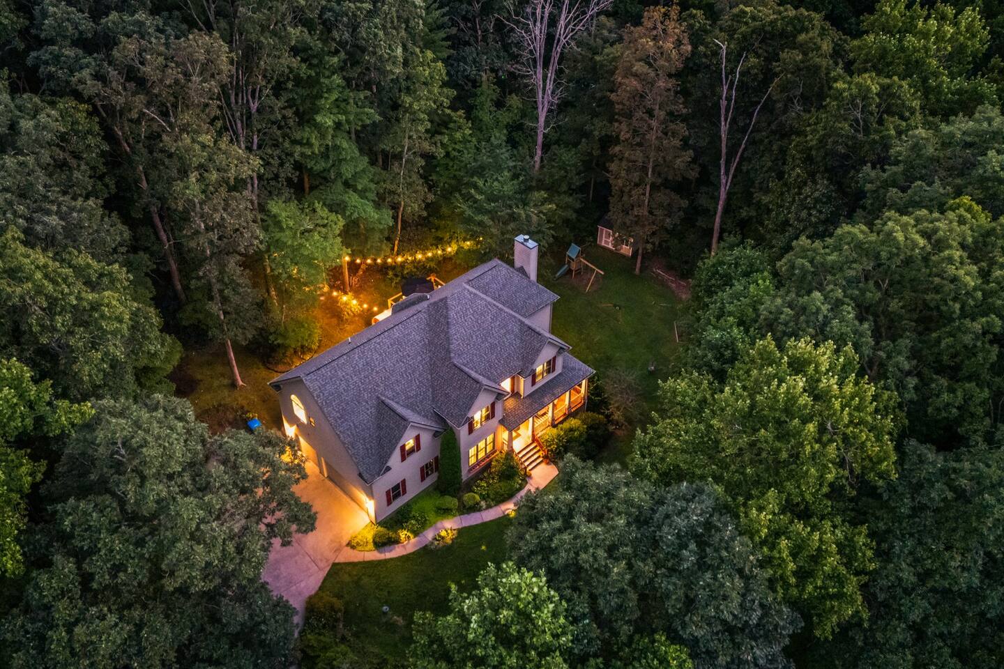 Epic BnB:GolfSim, Theatre, Speakeasy, Sauna+Hottub