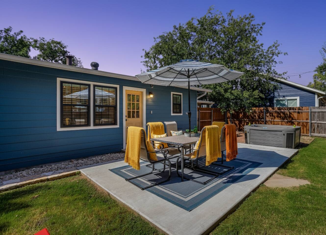 Spacious 2BR Home w/ Hot Tub Near Granbury Square — Granbury — vacation rental