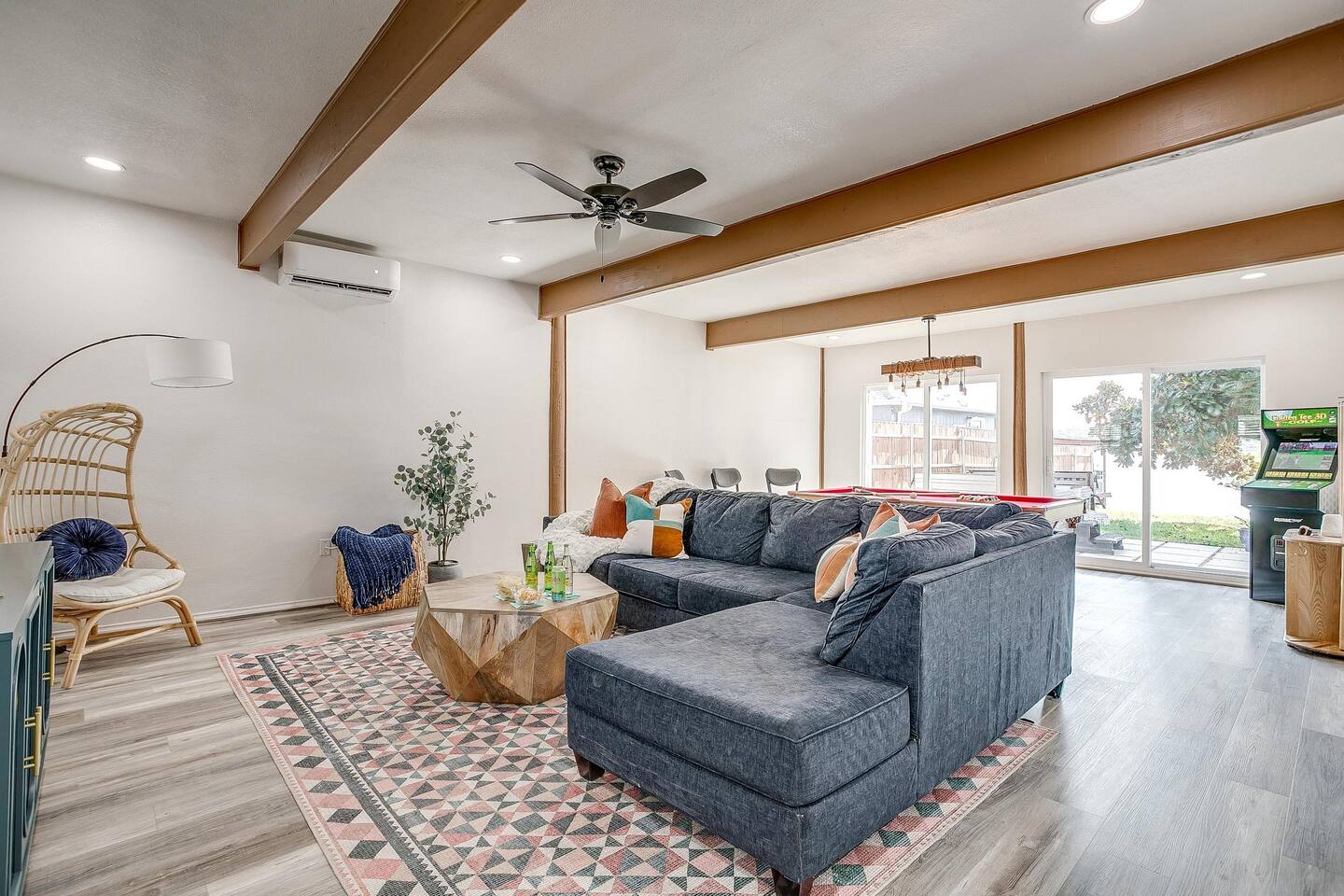 4BR Lakefront Home: Hot Tub, Firepit & Pool Table