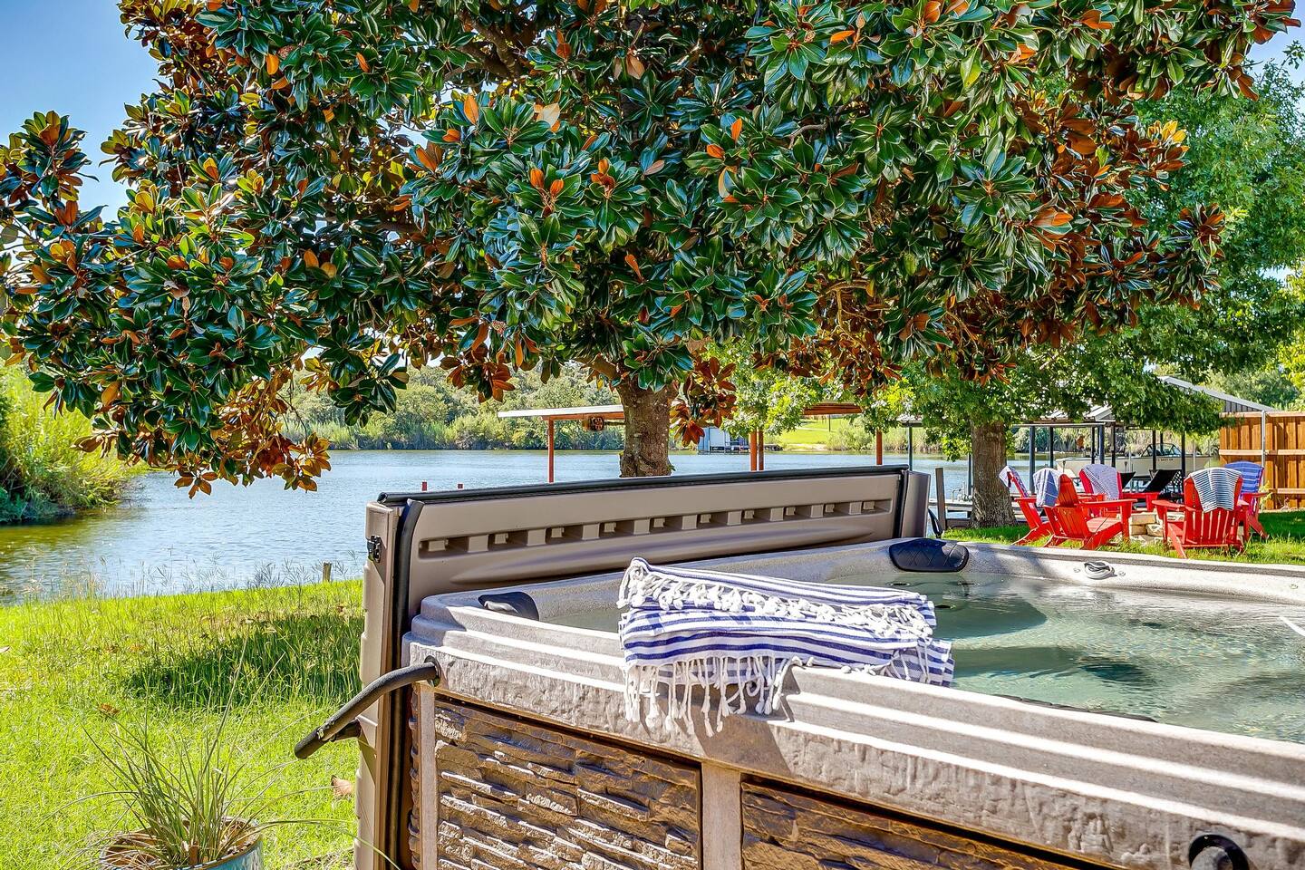 4BR Lakefront Home: Hot Tub, Firepit & Pool Table