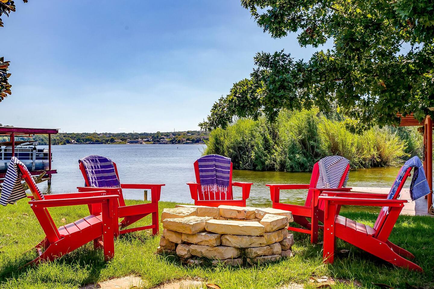 4BR Lakefront Home: Hot Tub, Firepit & Pool Table