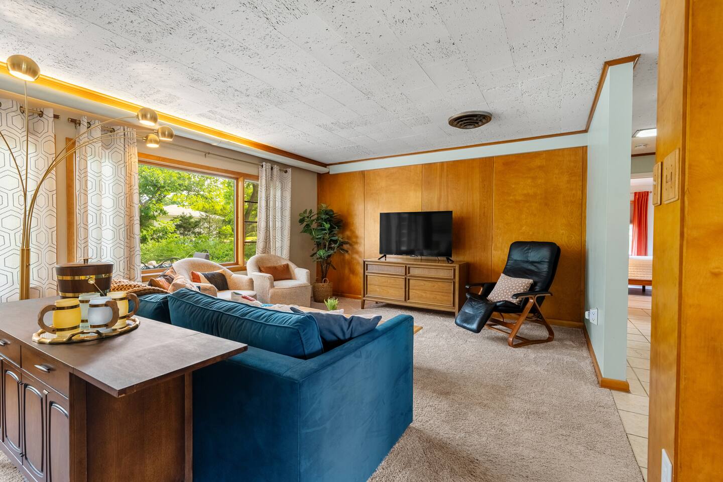 Spacious Home! Mid Century Mod-Amazing Sun Room