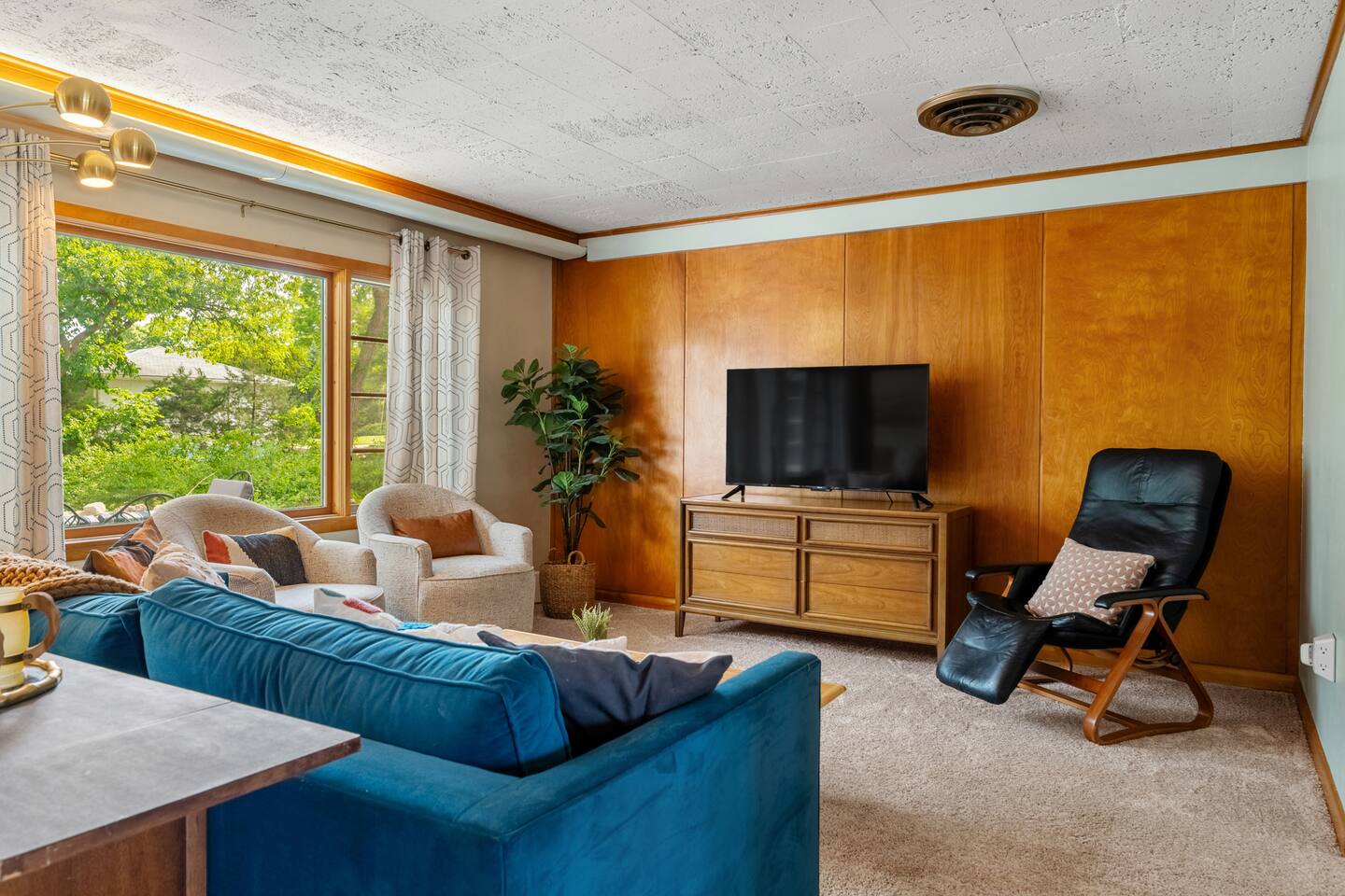 Spacious Home! Mid Century Mod-Amazing Sun Room