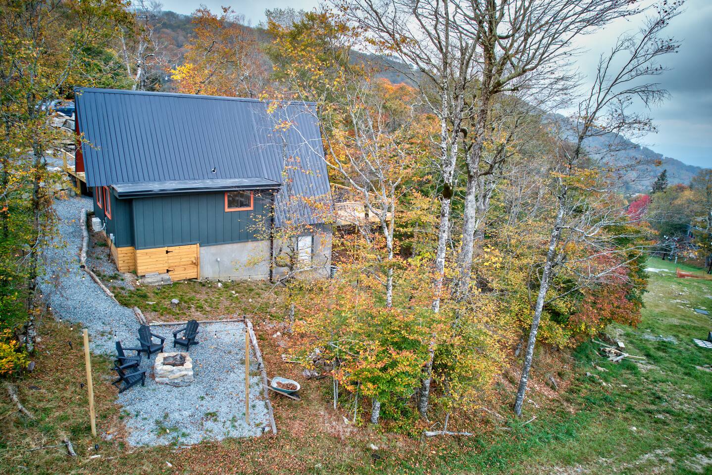 Snowmaker's Cabin Ski In! Ski Out!