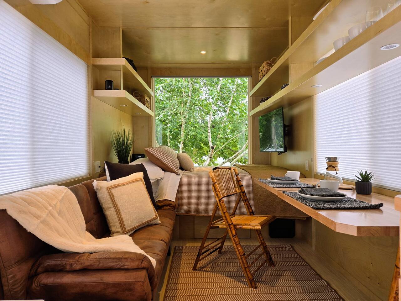 Couple’s Lakefront Cabin | Tiny House with a View