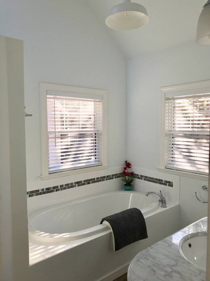 Elegance on one of Santa Rosa's prettiest streets!
