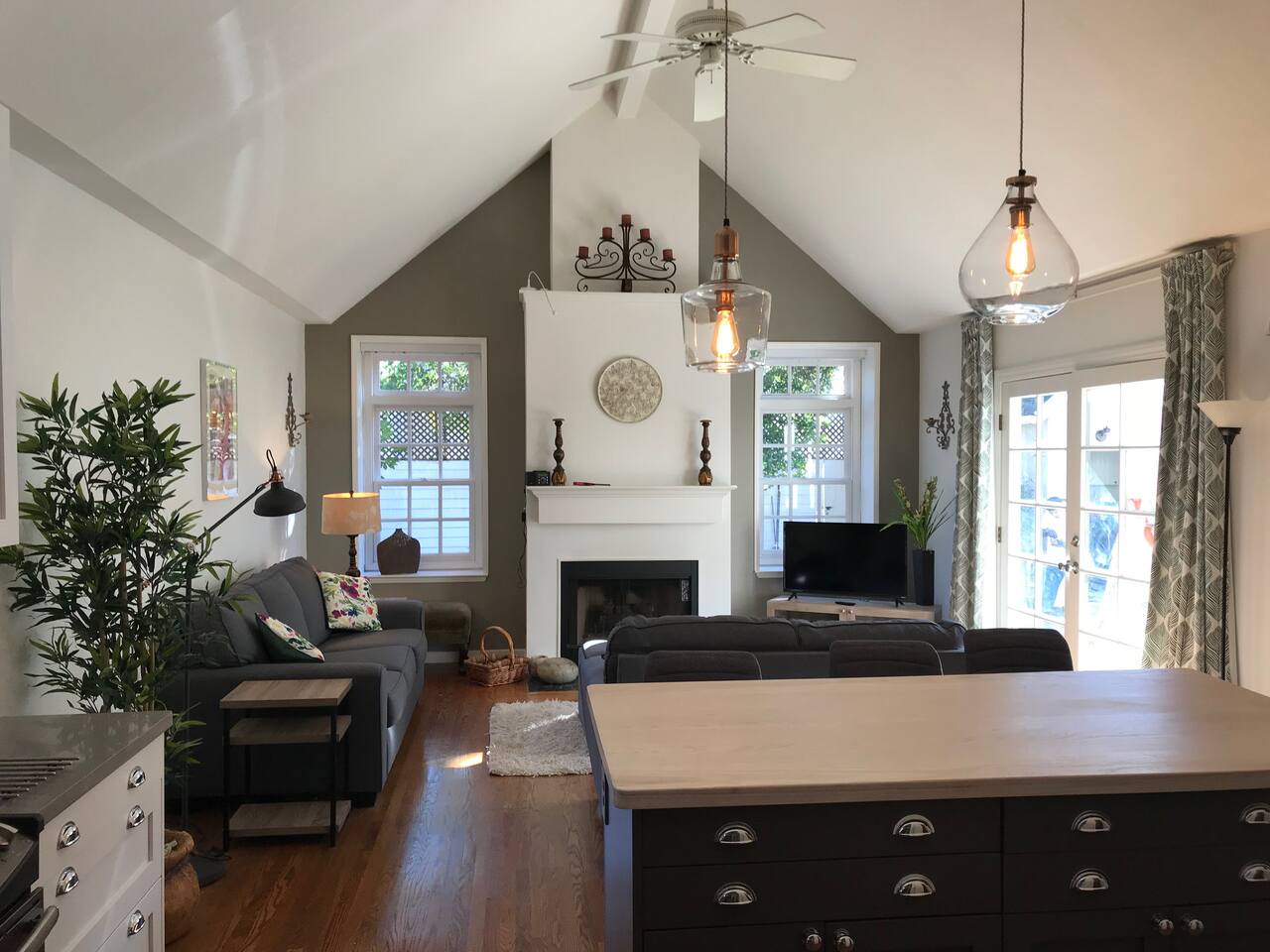 Elegance on one of Santa Rosa's prettiest streets! — Santa Rosa, CA — vacation rental