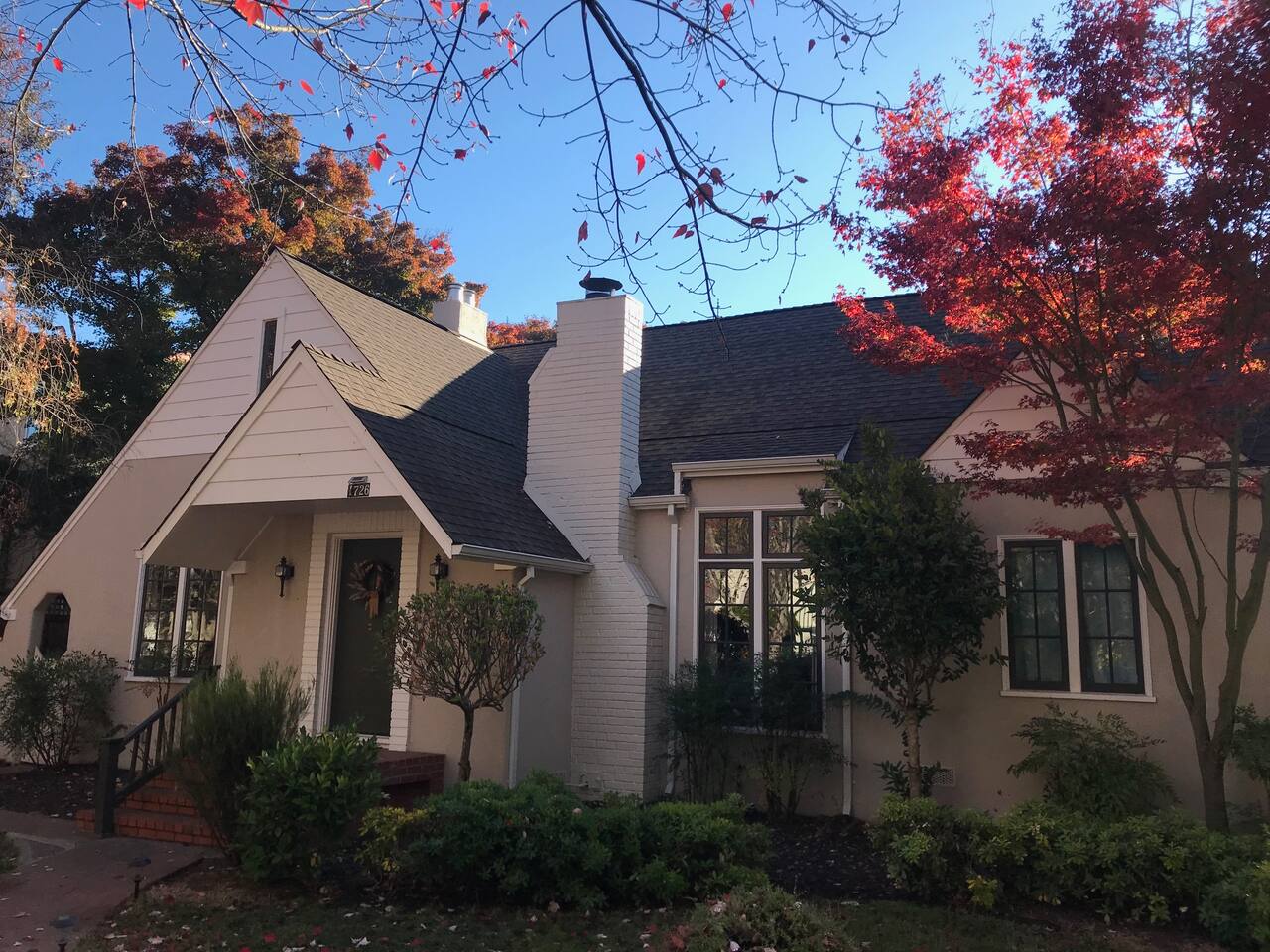 Elegance on one of Santa Rosa's prettiest streets!