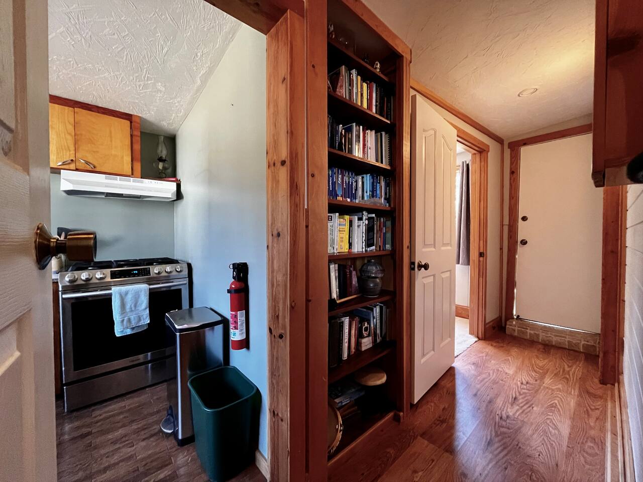 Cozy 2 BR pet-friendly home: Firepit + Wood stove