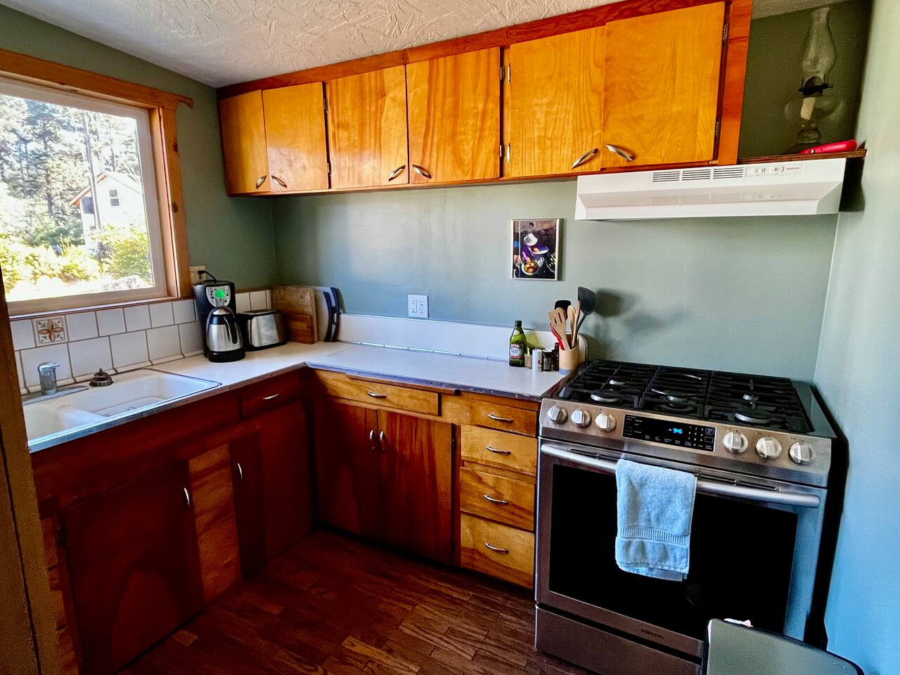 Cozy 2 BR pet-friendly home: Firepit + Wood stove