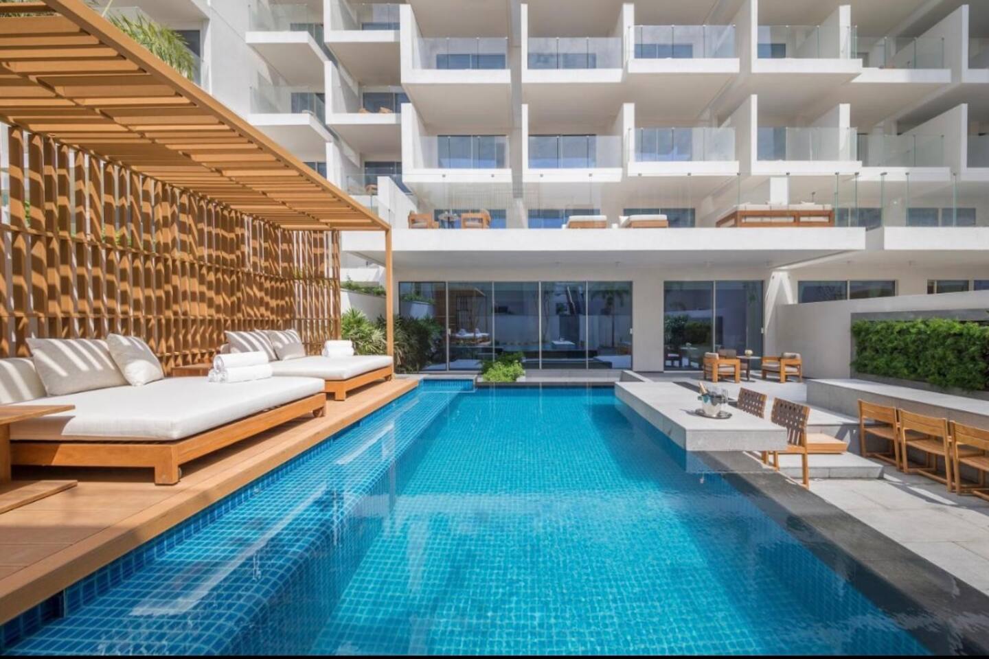 ASHRI Luxurious stay in Palm Jumeirah, Five Hotel