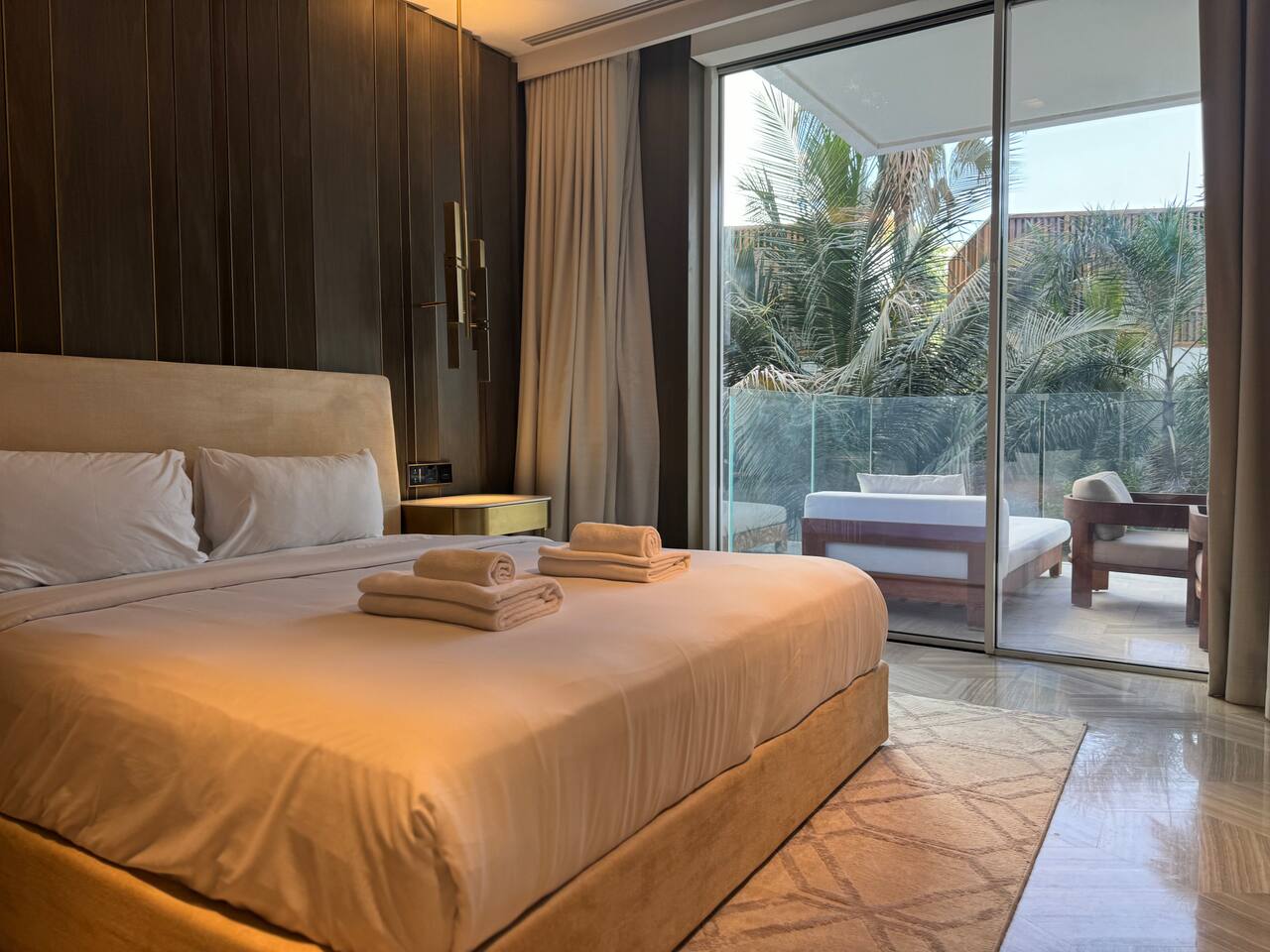 ASHRI Luxurious stay in Palm Jumeirah, Five Hotel