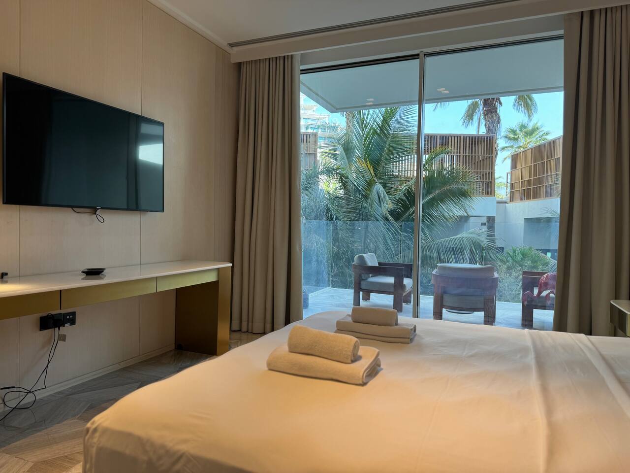 ASHRI Luxurious stay in Palm Jumeirah, Five Hotel