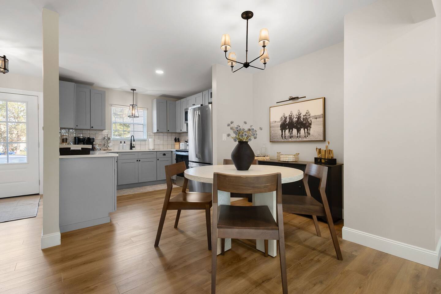 Big Groups | Modern Comfort in a Prime Location