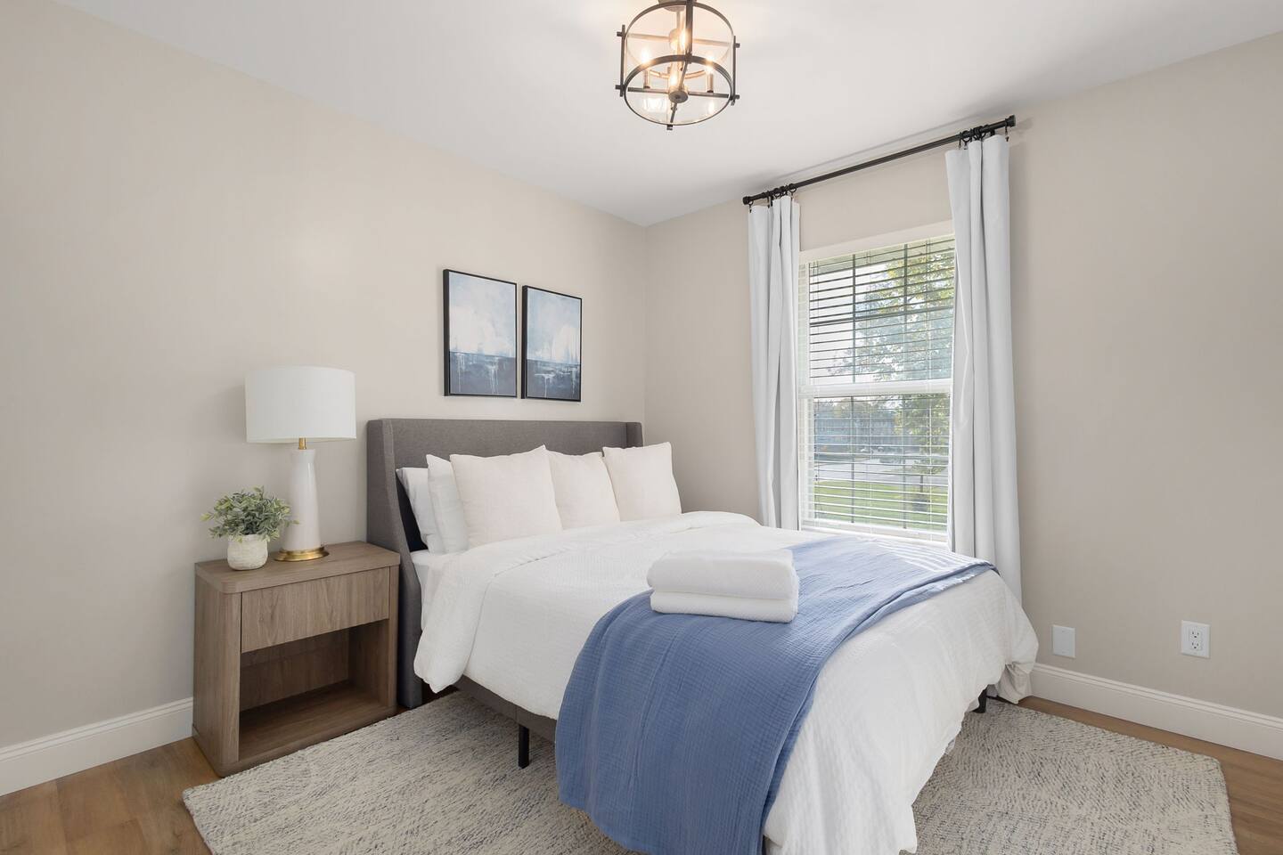 Big Groups | Modern Comfort in a Prime Location