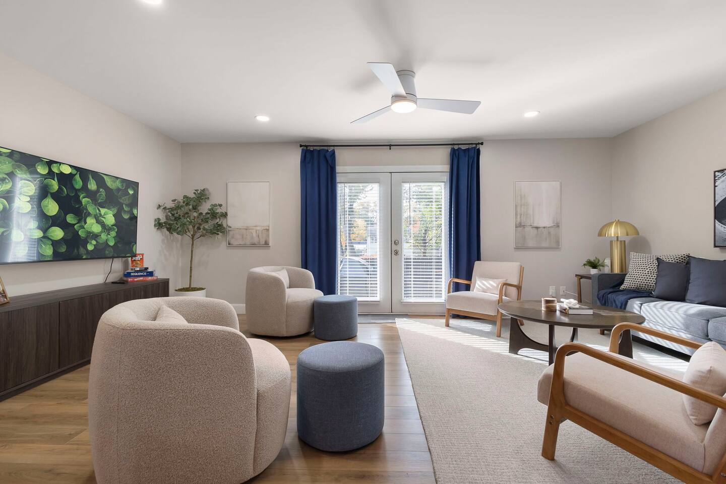 Big Groups | Modern Comfort in a Prime Location — South Bend — vacation rental