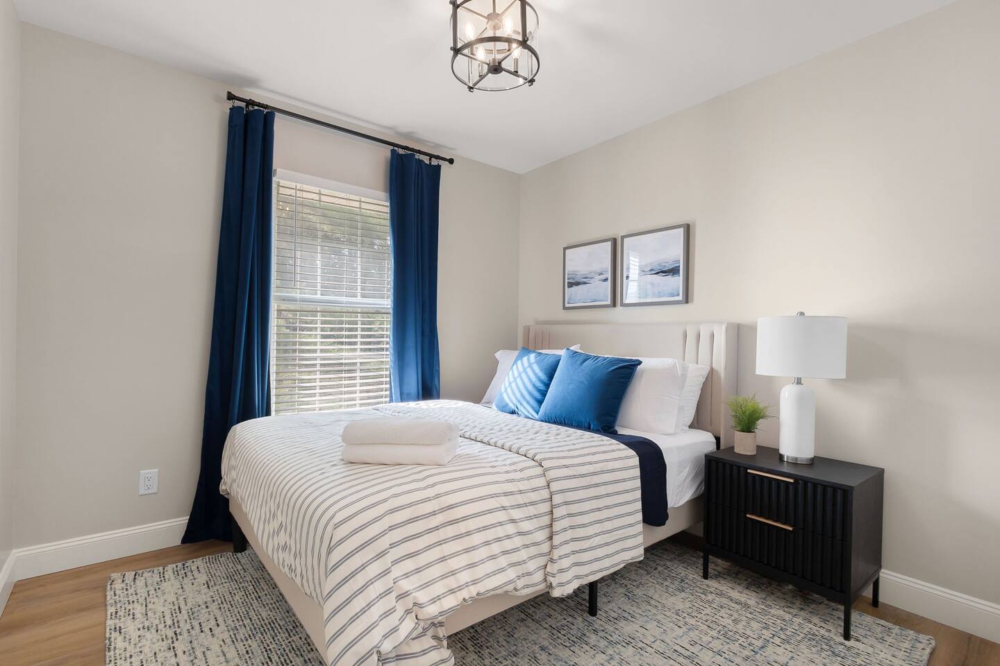 Big Groups | Modern Comfort in a Prime Location