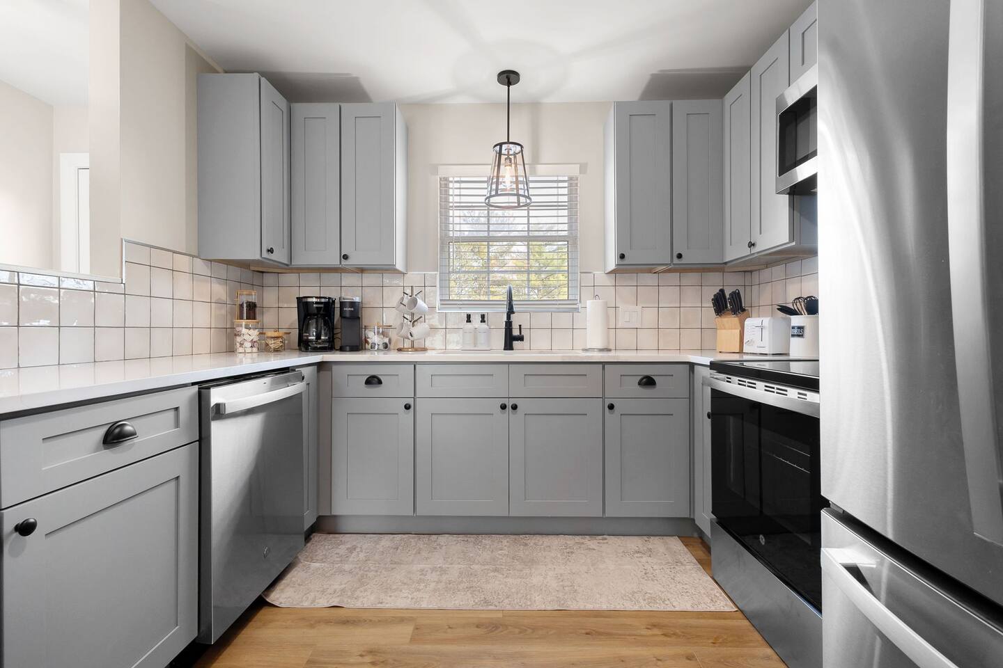 Big Groups | Modern Comfort in a Prime Location