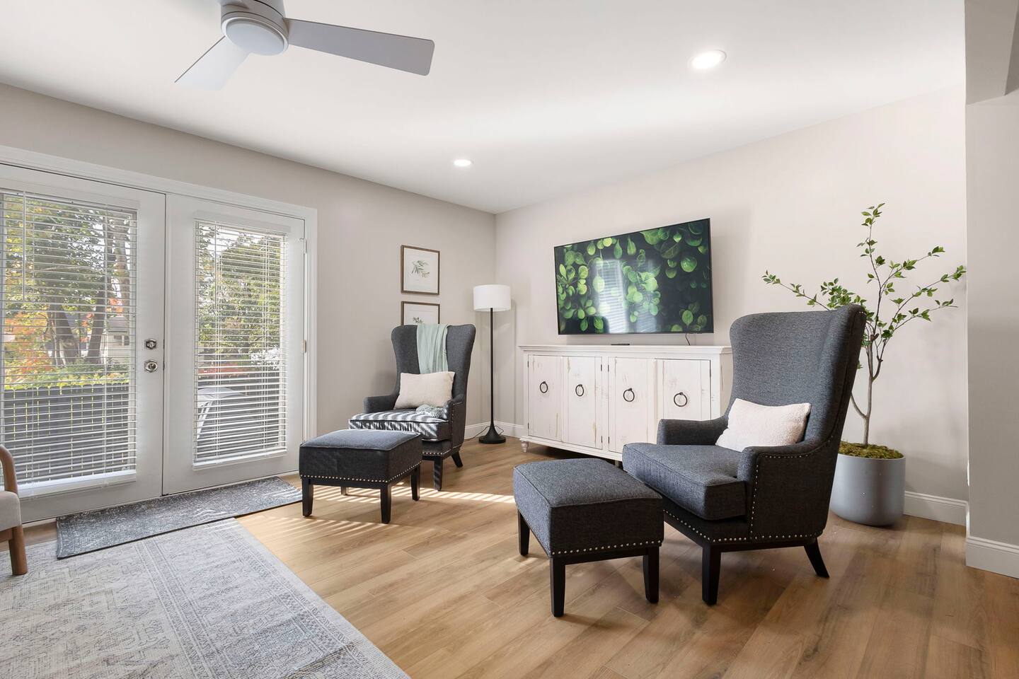 Groups | Space to Stay Together, Comfort to Relax