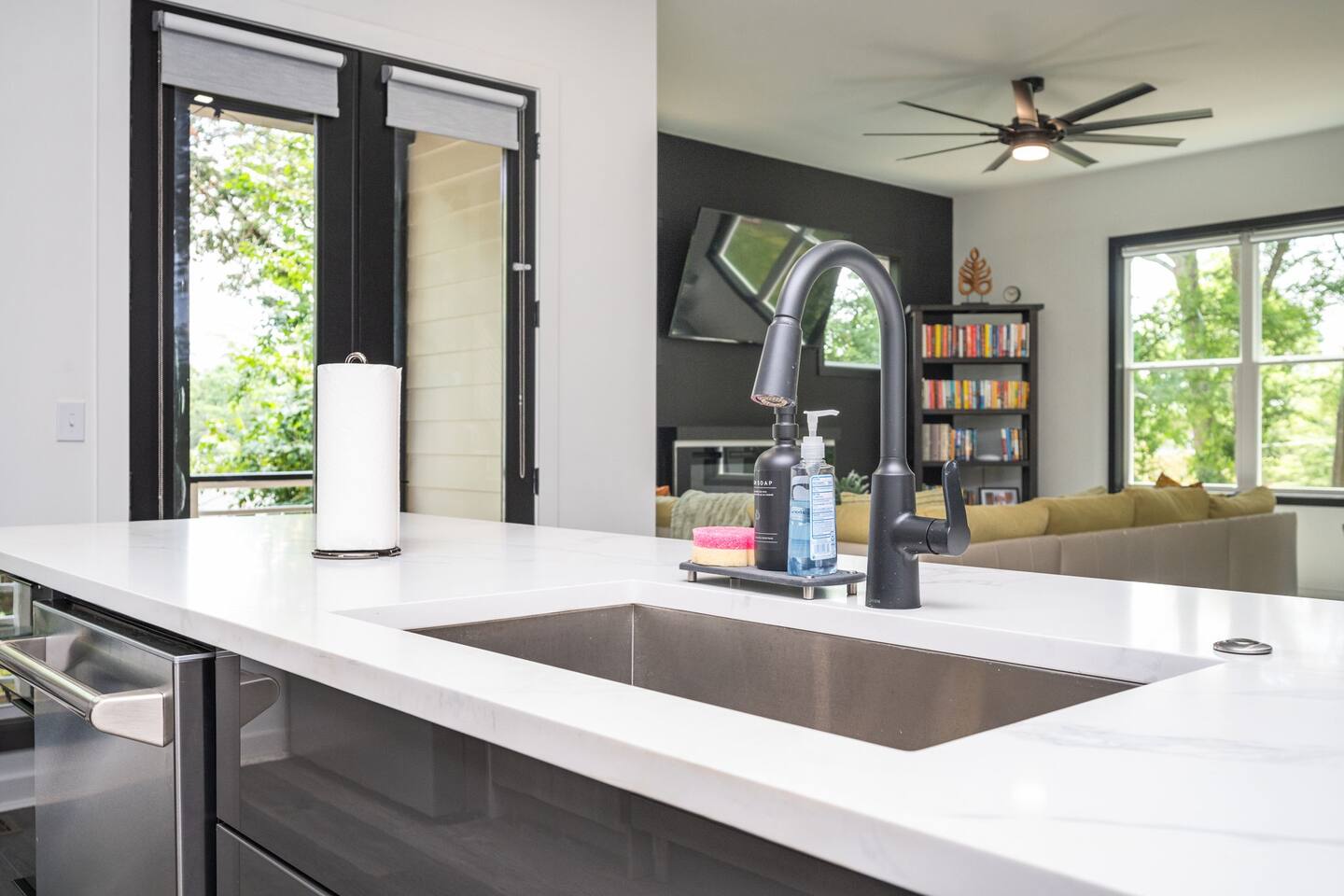 Stylish 4BD-4BA Summerhill Getaway Near Beltline