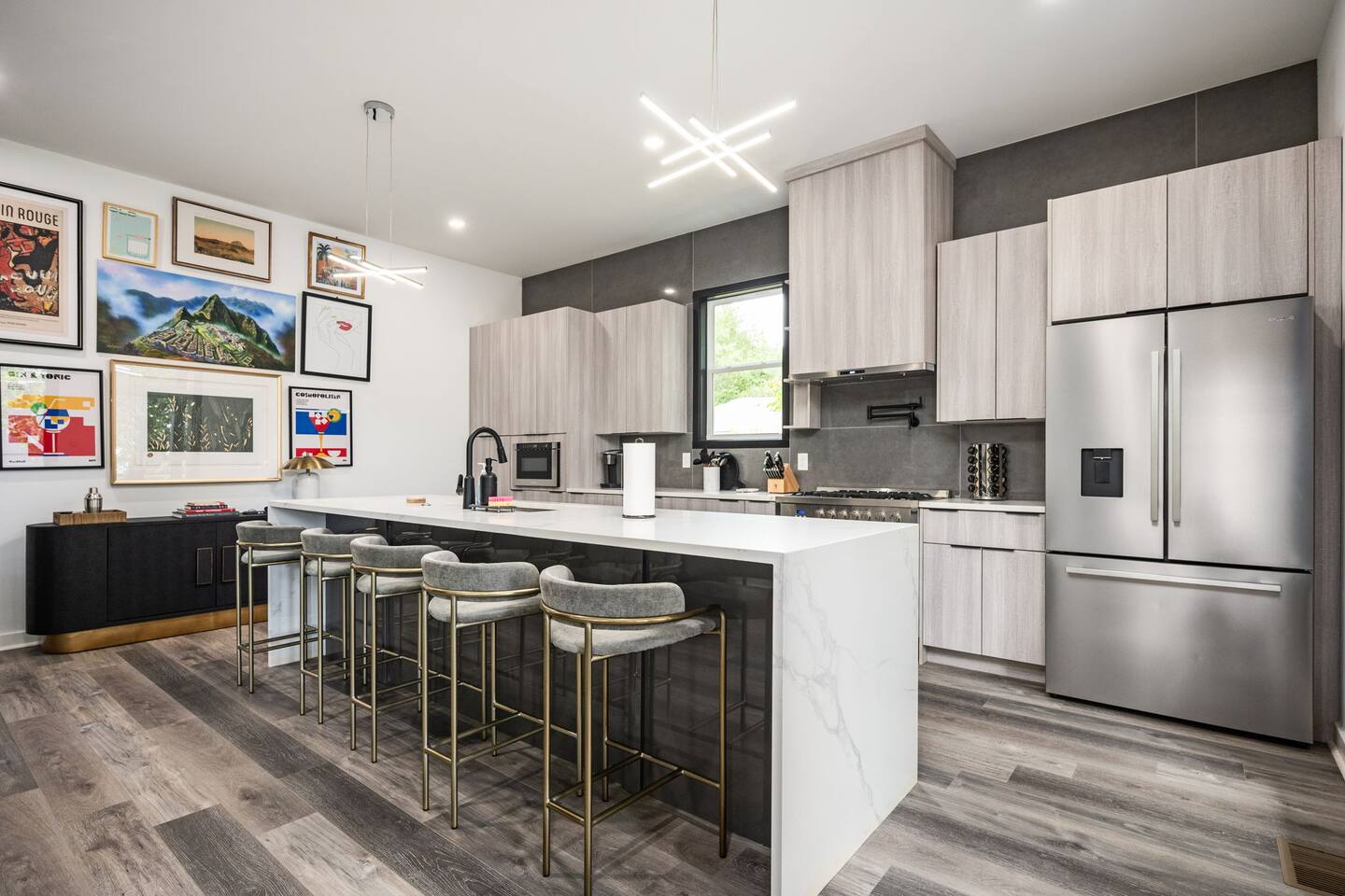 Stylish 4BD-4BA Summerhill Getaway Near Beltline