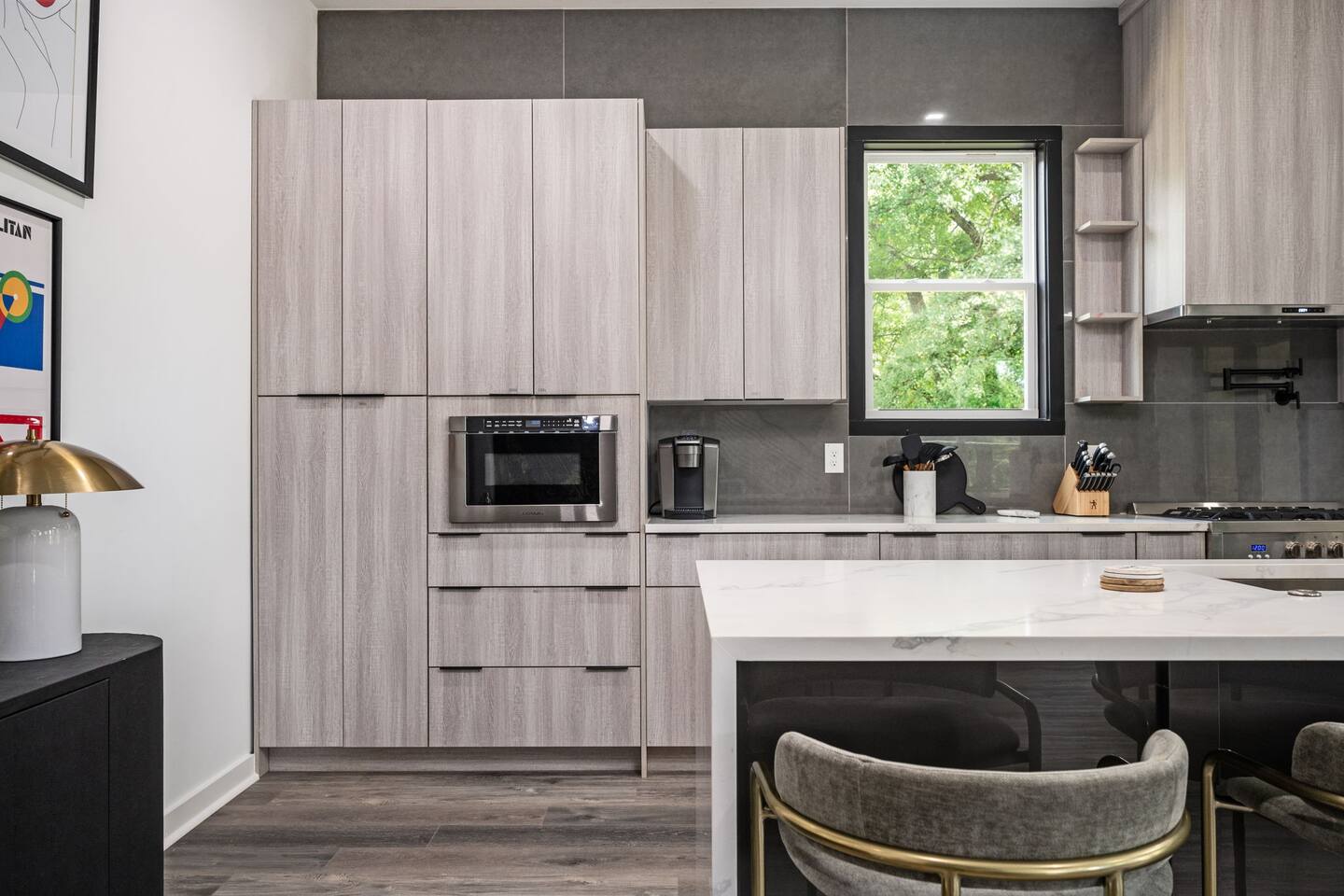 Stylish 4BD-4BA Summerhill Getaway Near Beltline