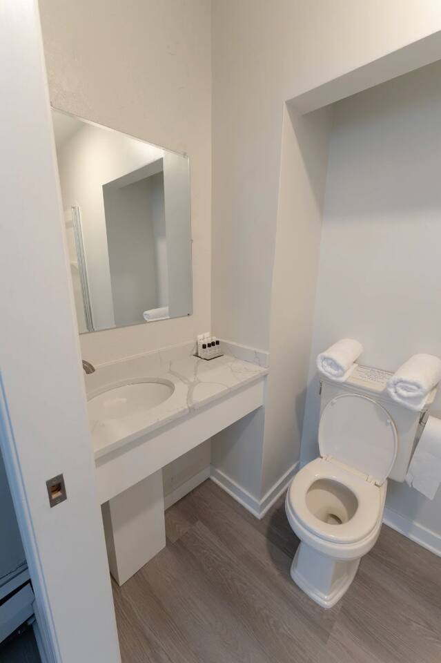 2 Bedroom - Lockout - in the Heart of OCNJ!