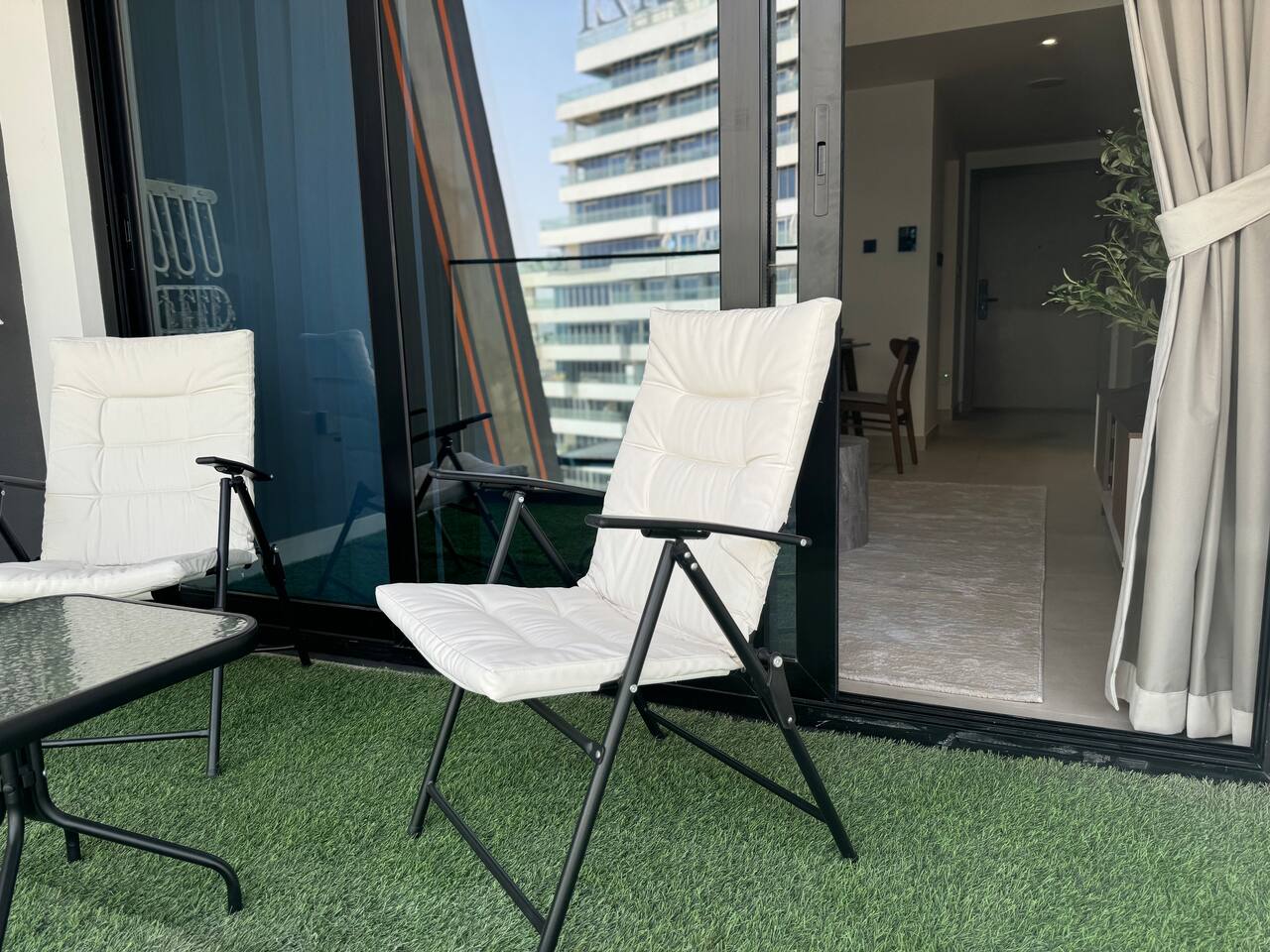 ASHRI HH Apartment in Binghatti Creek, Jaddaf