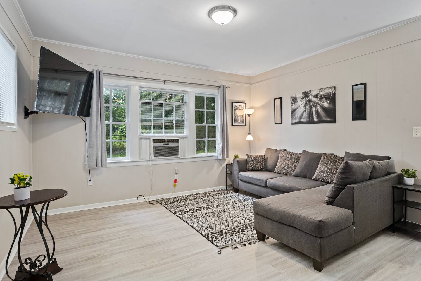 "Magnolia Hutch" 1Bed, full kitchen & living space