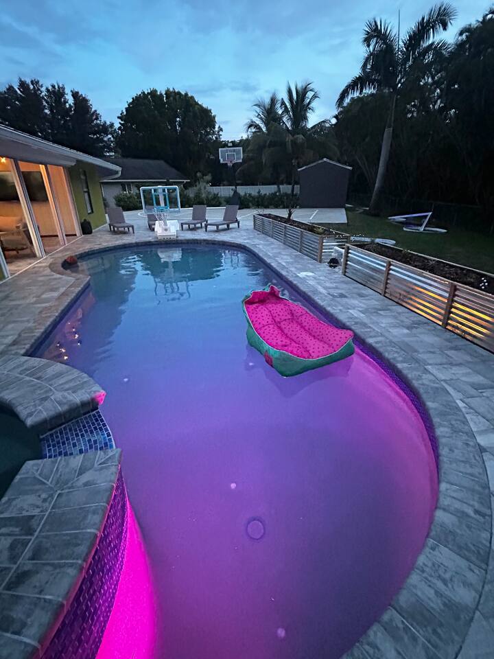 Play & Stay Paradise Heated Pool Courts Mini Golf — Fort Myers — vacation rental