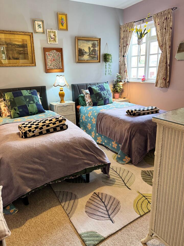 #05 Fam Apart|sleeps 10|near Kingsbury Water Park