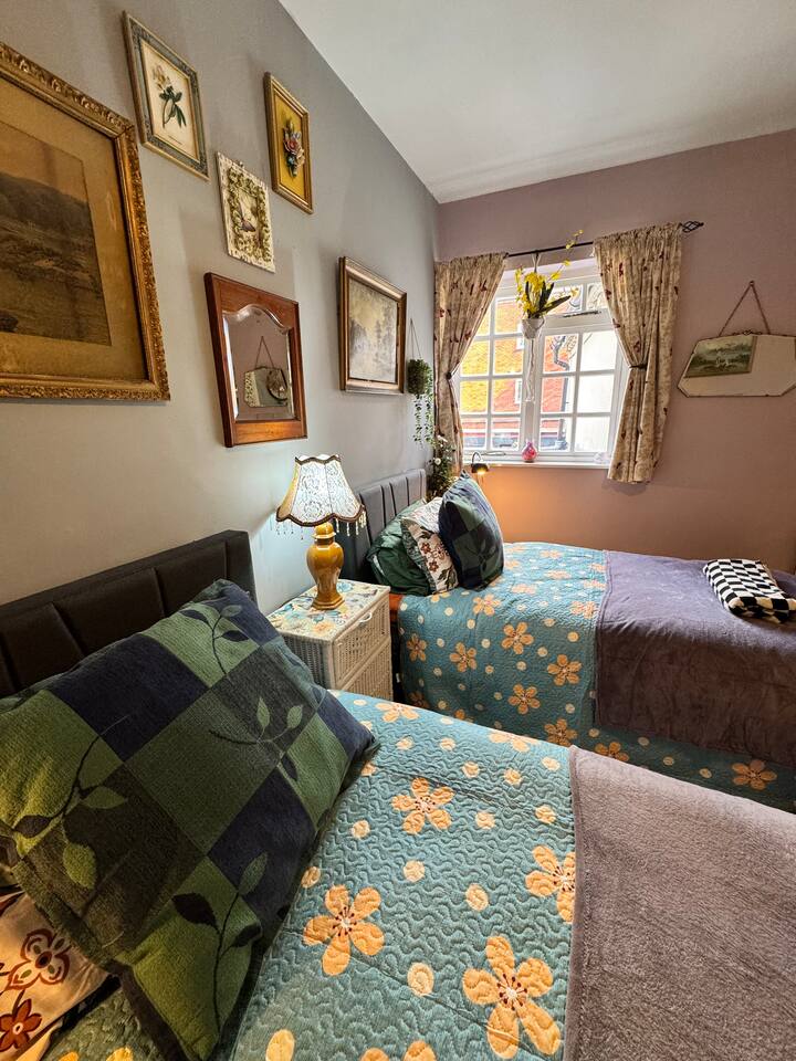 #04 The Hawthornes Sleeps4|NEC 7mins|BHX 8mins