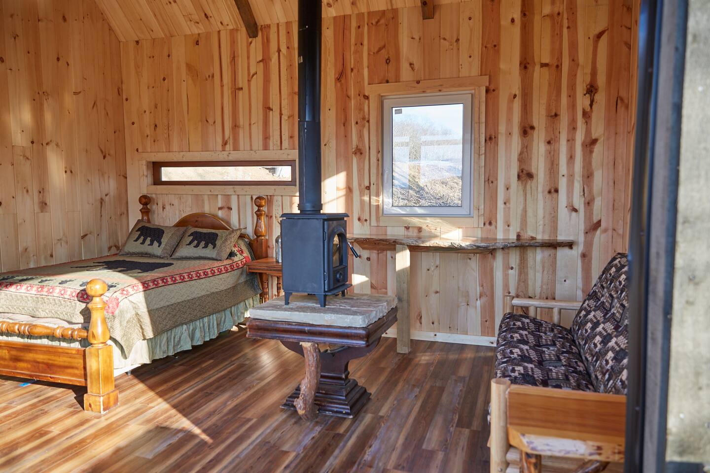 Raven Rock Mountain Cliffside Cabin