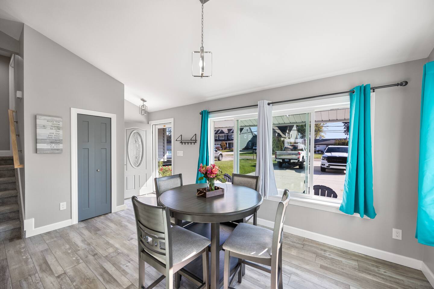 Charming Canal Front Retreat Perfect Relaxation