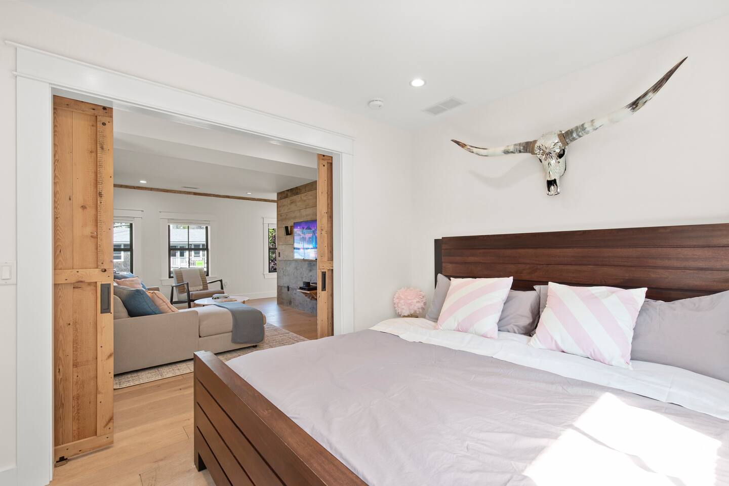 Luxury Condo | Steps to Ferry | Parking + Roofdeck