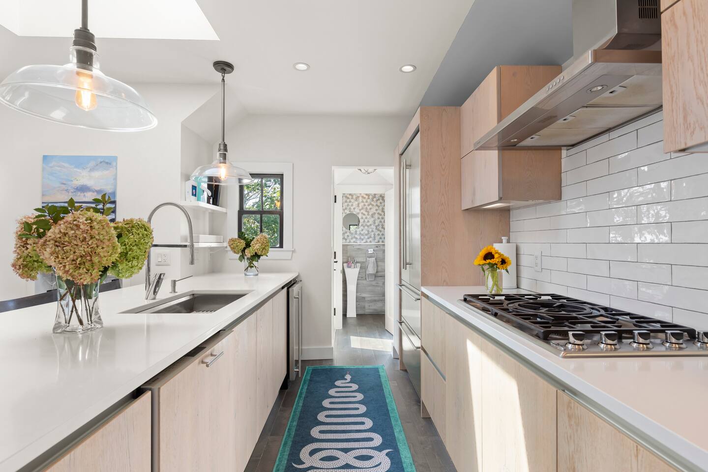 Luxury Condo | Steps to Ferry | Parking + Roofdeck
