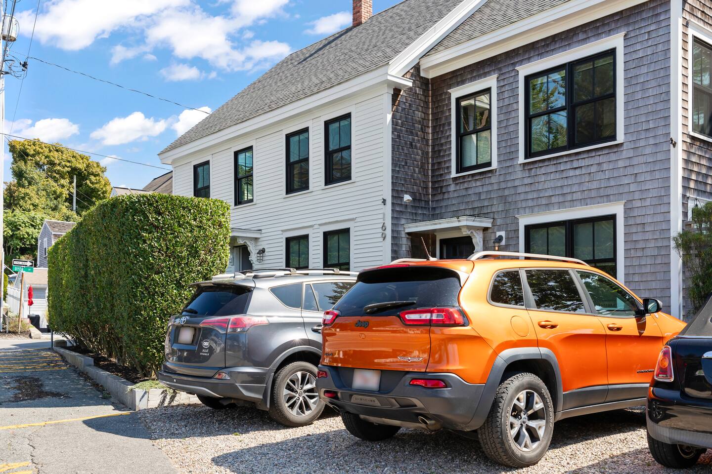 Luxury Condo | Steps to Ferry | Parking + Roofdeck
